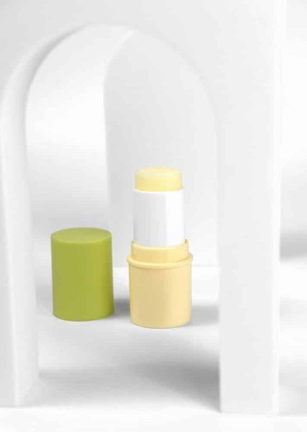 Quels défis spécifiques rencontre la gestion d'équipe dans les industries réglementées comme la pharmacie?